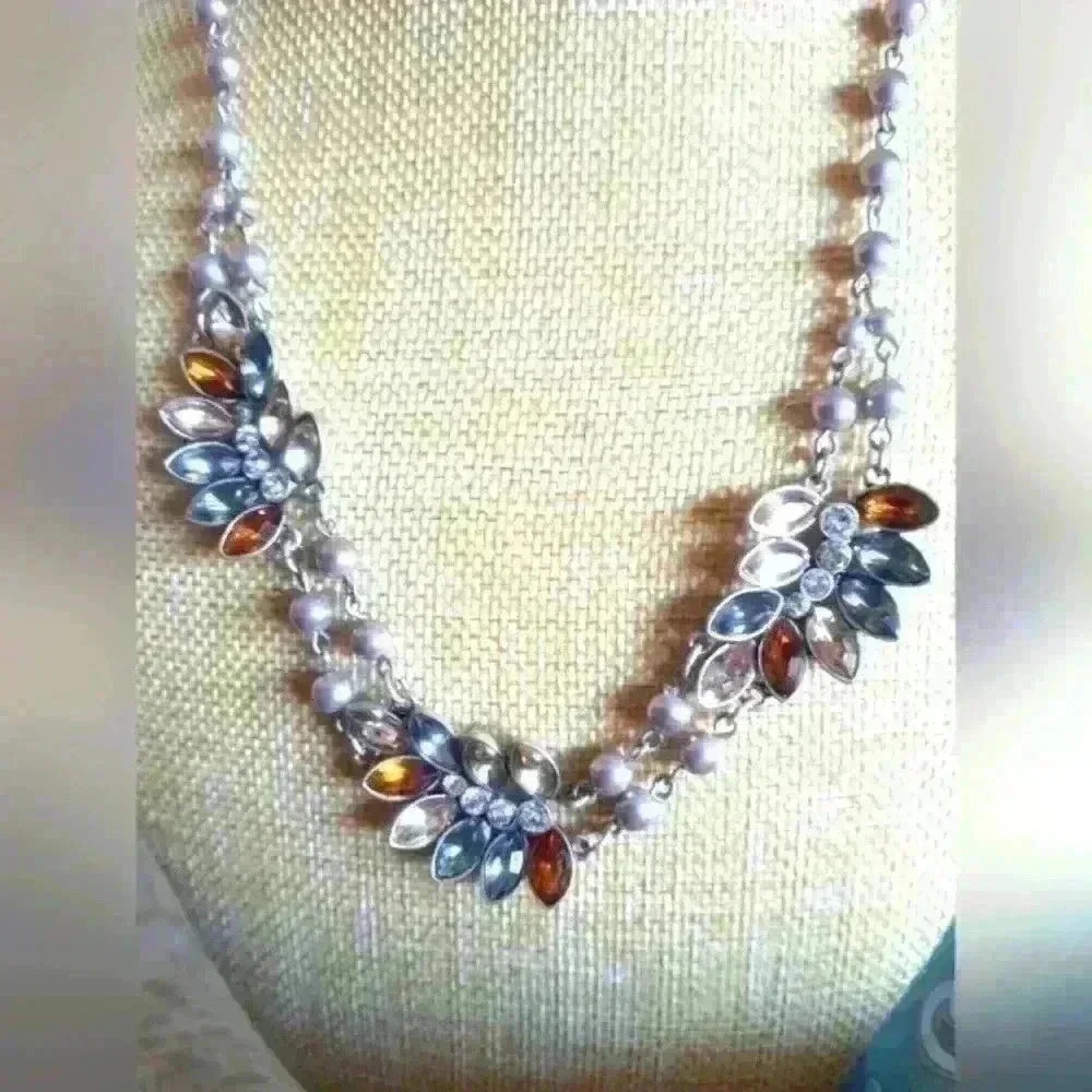 NWT  hrinstone necklace